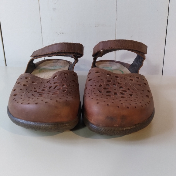 Naot Women's Arataki Dress Sandal - Picture 7 of 11